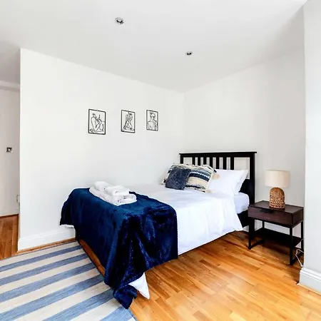 Comfy 2 Bed Apt With Private Garden,Battersea Central Ldn Londres Extérieur photo