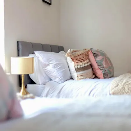 Comfy 2 Bed Apt With Private Garden,Battersea Central Ldn Londres Extérieur photo