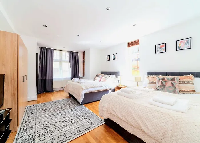 Comfy 2 Bed Apt With Private Garden,Battersea Central Ldn